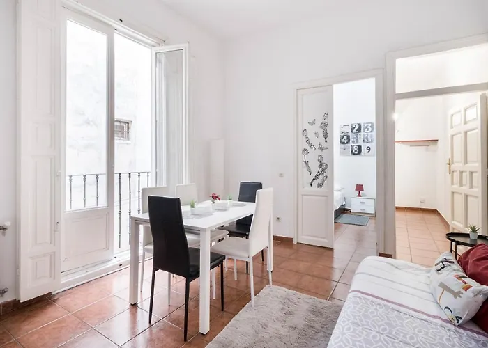 Comfy 4 Rooms Apt In The Heart Of Chueca